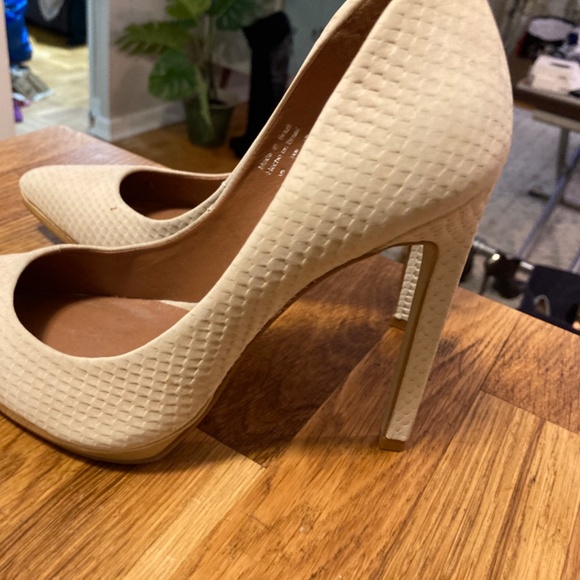 Nude high heel shoe - Picture 6 of 7